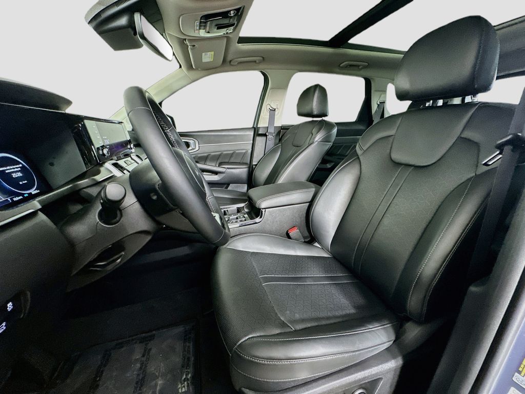 Thumbnail: 2023 Kia Sorento - 11