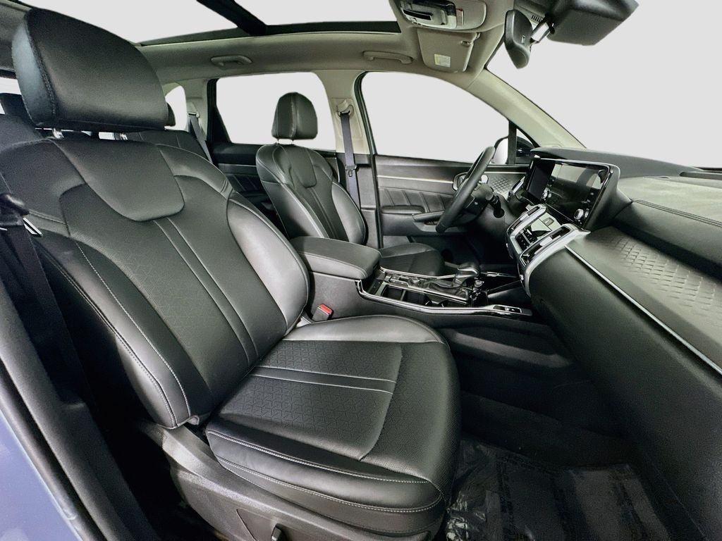 Thumbnail: 2023 Kia Sorento - 12