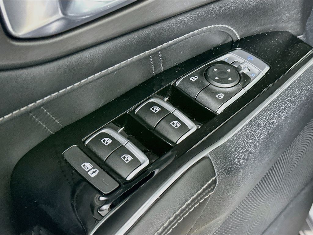 Thumbnail: 2023 Kia Sorento - 30