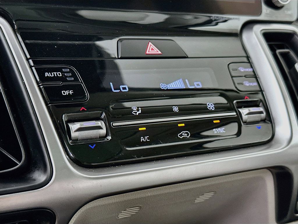Thumbnail: 2023 Kia Sorento - 23