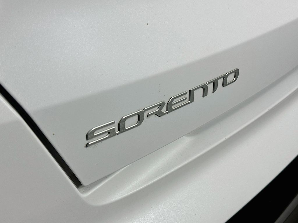 Thumbnail: 2023 Kia Sorento - 7