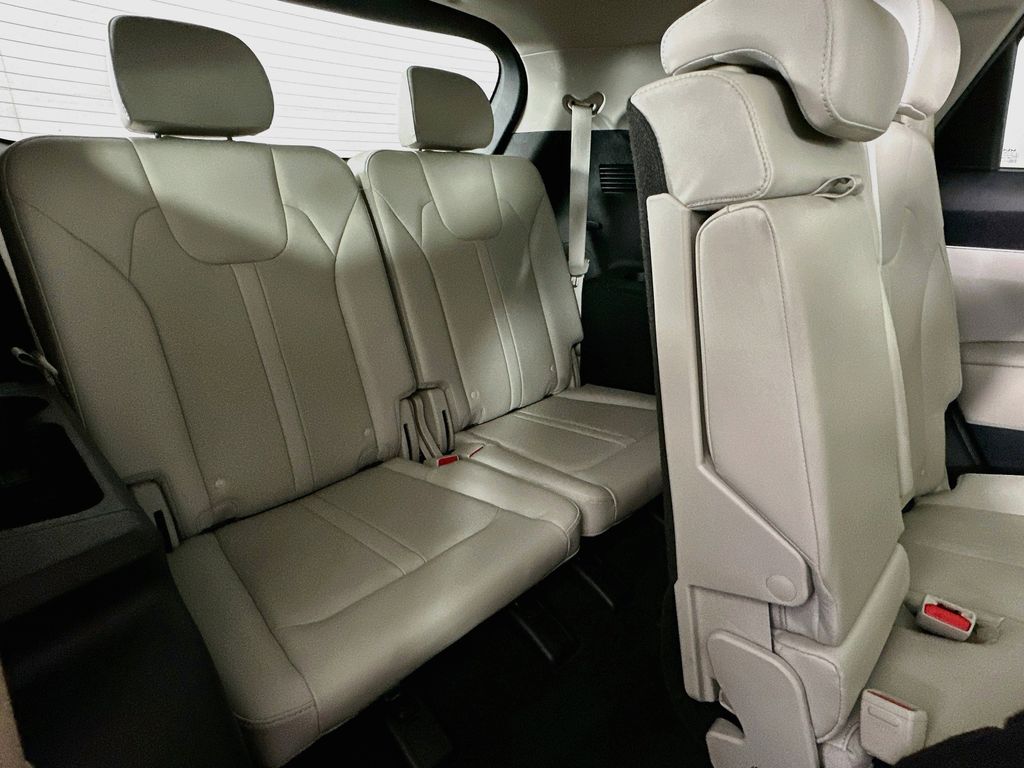 Thumbnail: 2023 Kia Sorento - 33
