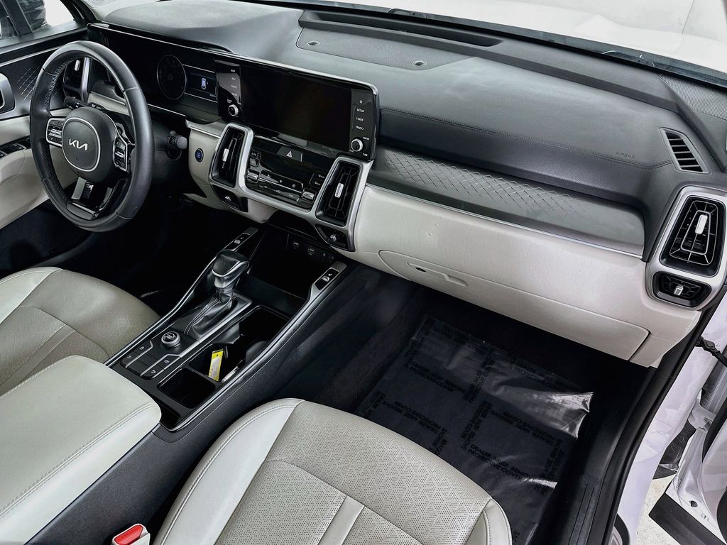 Thumbnail: 2023 Kia Sorento - 35