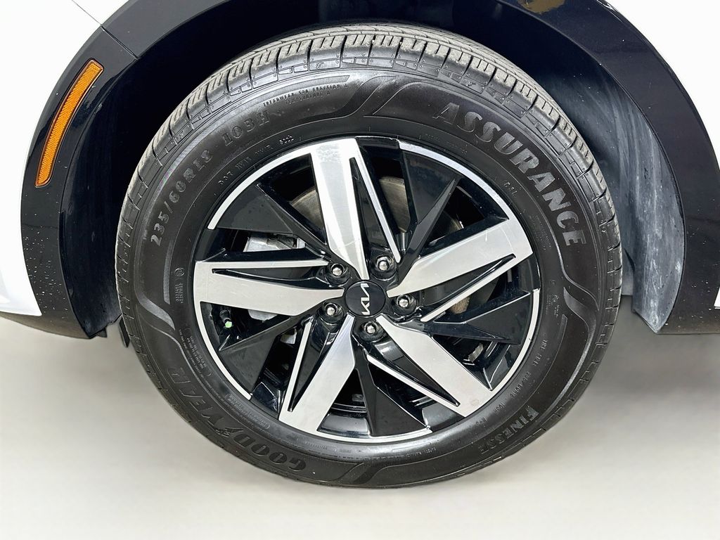 Thumbnail: 2023 Kia Sorento - 8