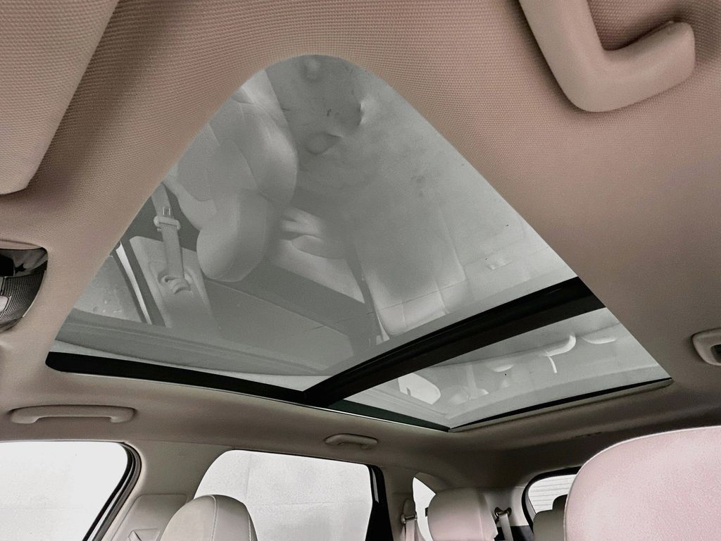 Thumbnail: 2023 Kia Sorento - 32