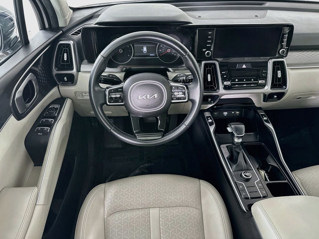 Thumbnail: 2023 Kia Sorento - 10
