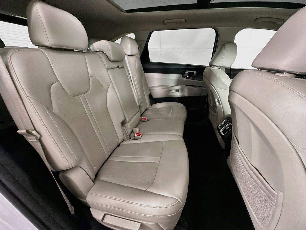 Thumbnail: 2023 Kia Sorento - 34