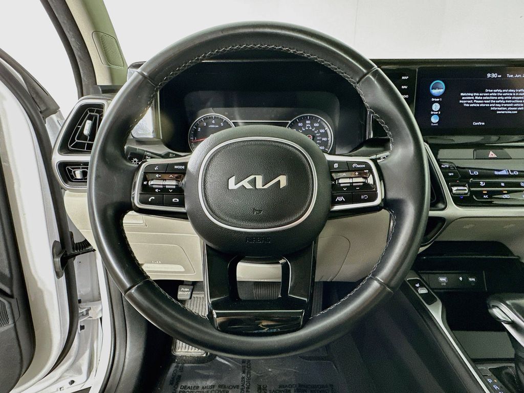 Thumbnail: 2023 Kia Sorento - 15