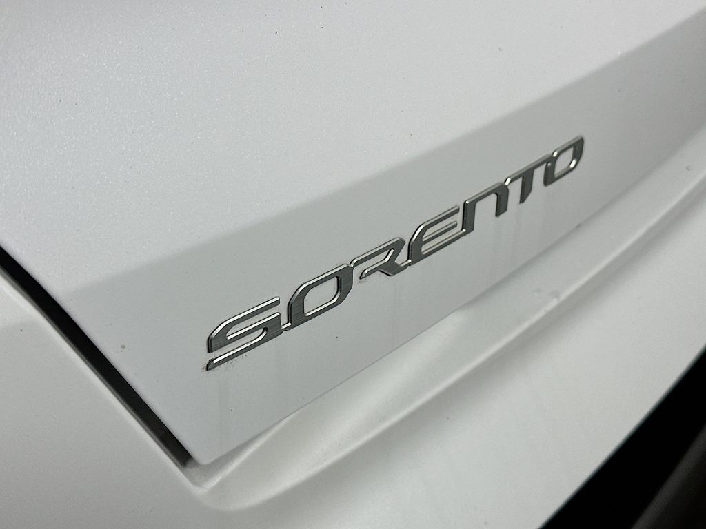 Thumbnail: 2023 Kia Sorento - 7