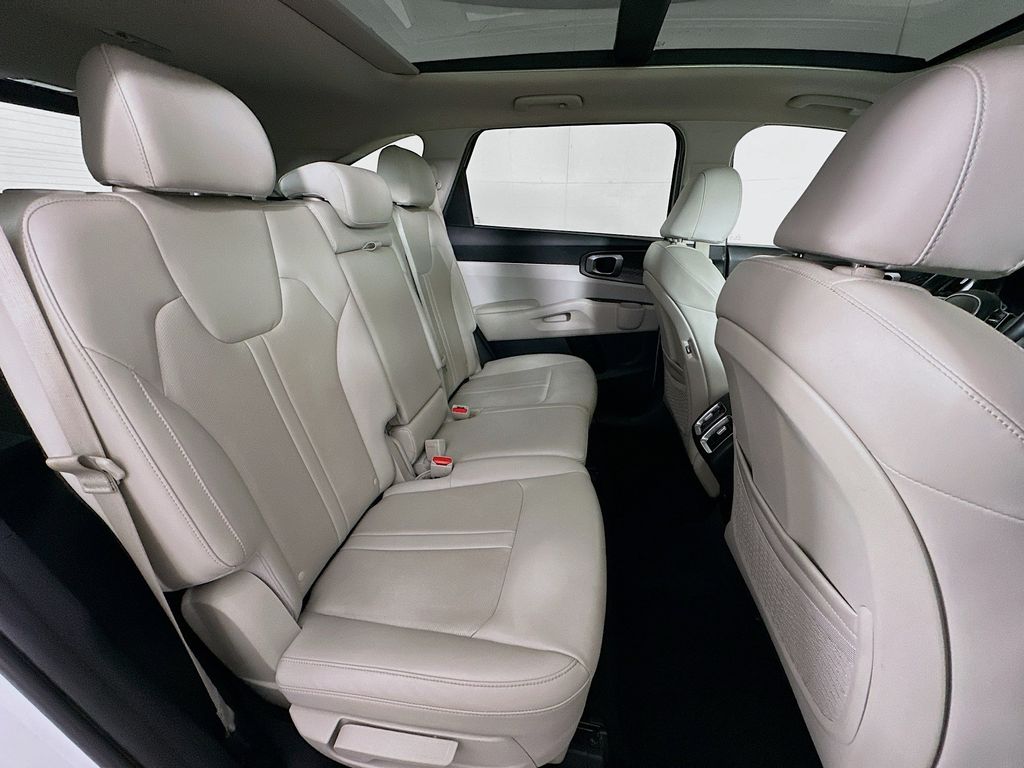 Thumbnail: 2023 Kia Sorento - 34