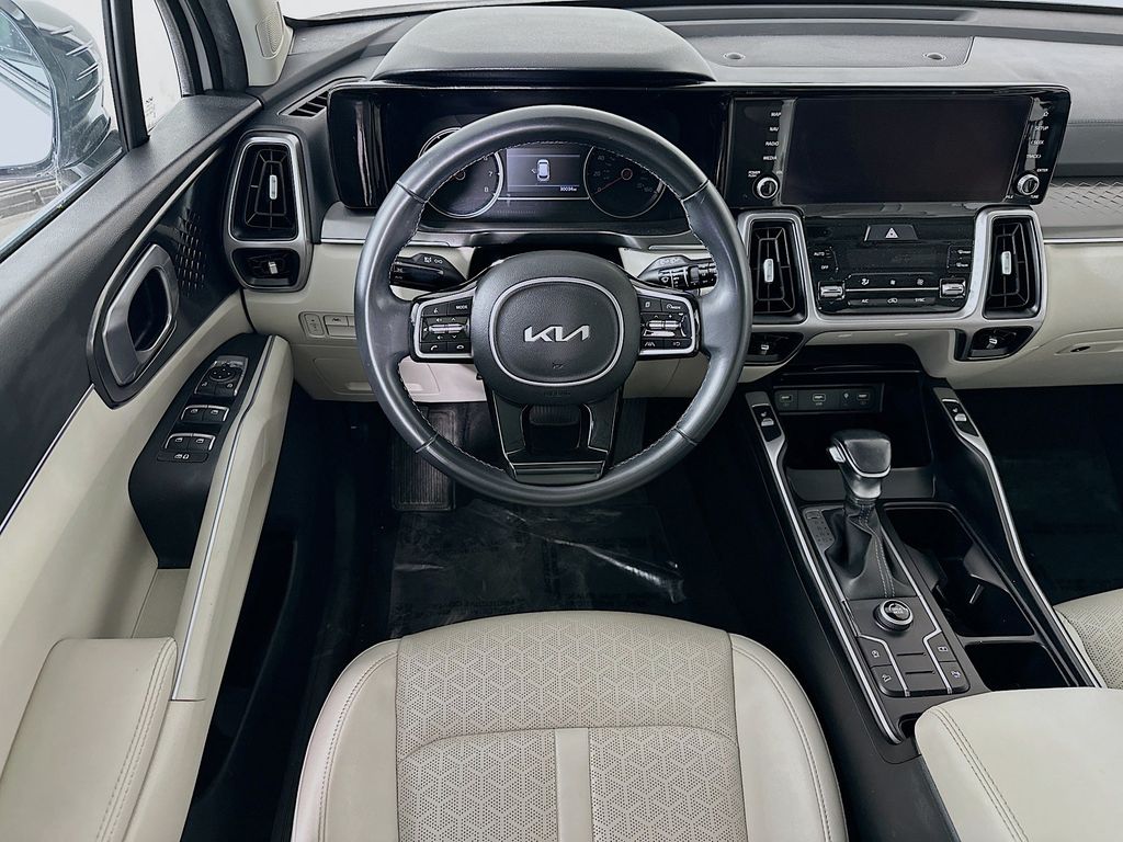 Thumbnail: 2023 Kia Sorento - 10