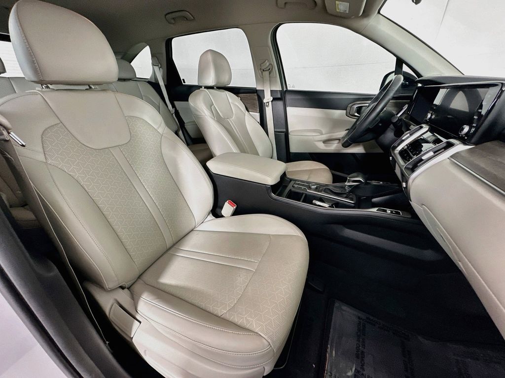 Thumbnail: 2022 Kia Sorento - 12