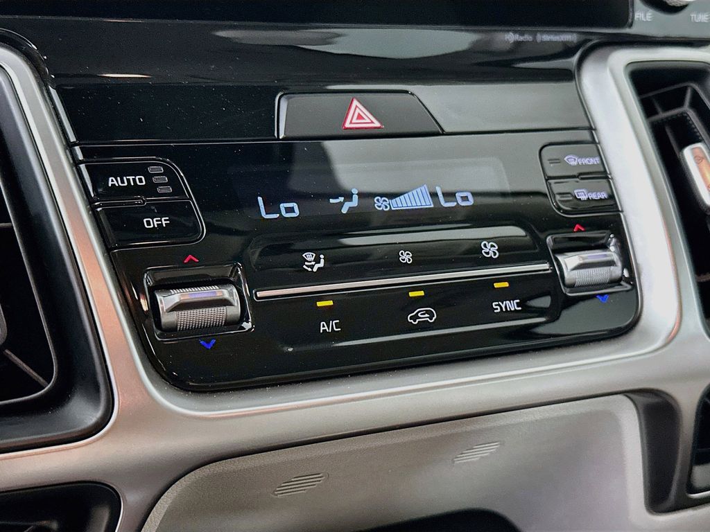 Thumbnail: 2022 Kia Sorento - 22