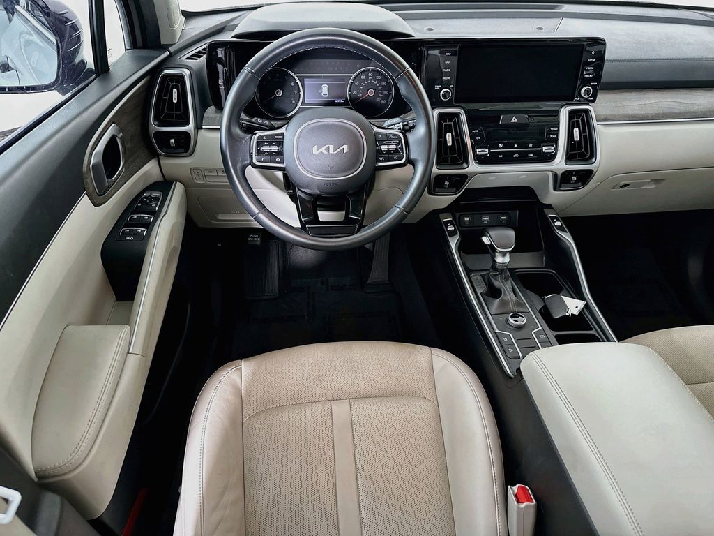 Thumbnail: 2022 Kia Sorento - 10