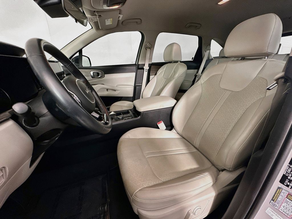 Thumbnail: 2022 Kia Sorento - 11