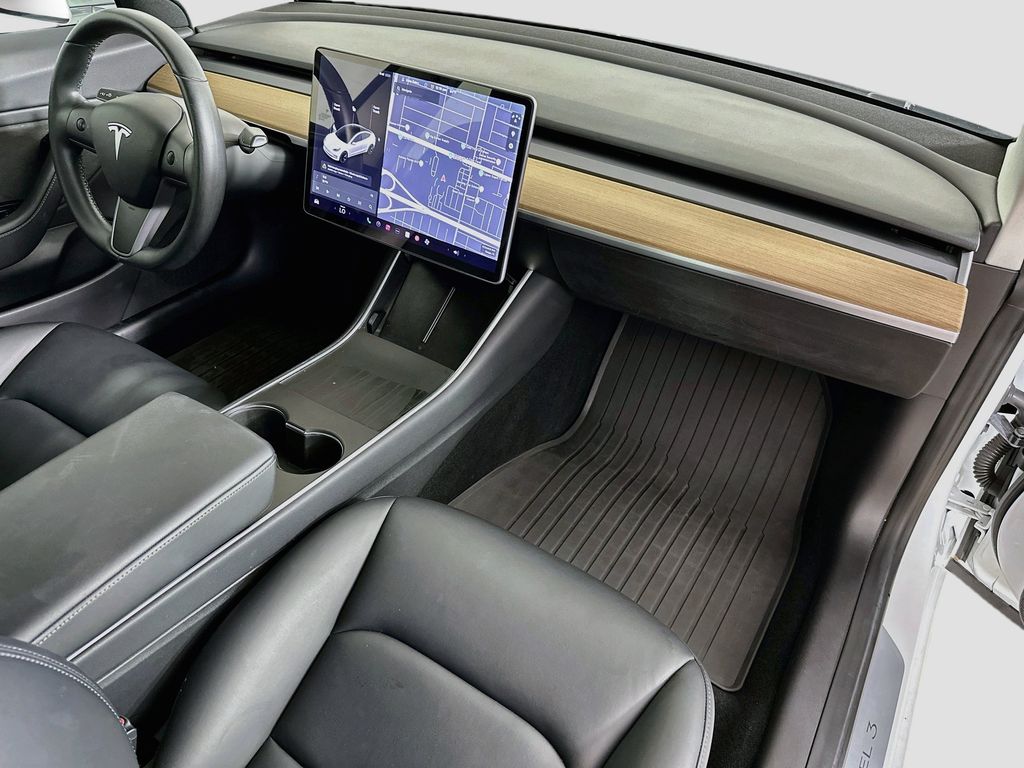 Thumbnail: 2019 Tesla Model 3 - 29