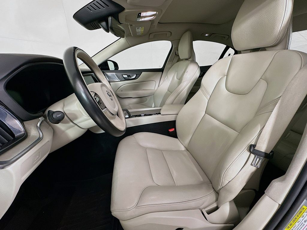 Thumbnail: 2024 Volvo S60 - 11