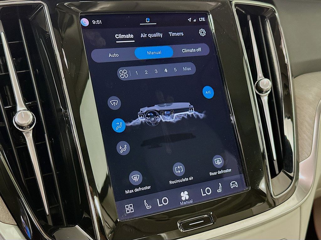 Thumbnail: 2024 Volvo S60 - 20