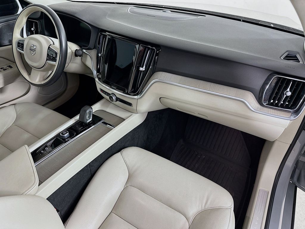 Thumbnail: 2024 Volvo S60 - 32