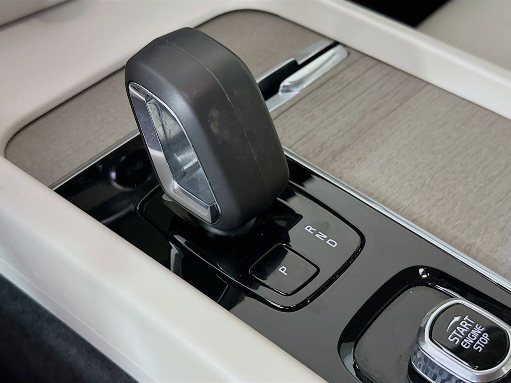 Thumbnail: 2024 Volvo S60 - 17