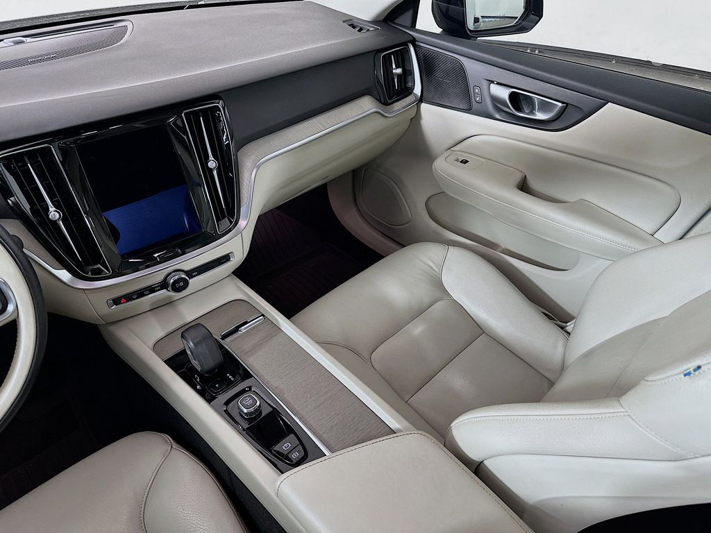 Thumbnail: 2024 Volvo S60 - 14
