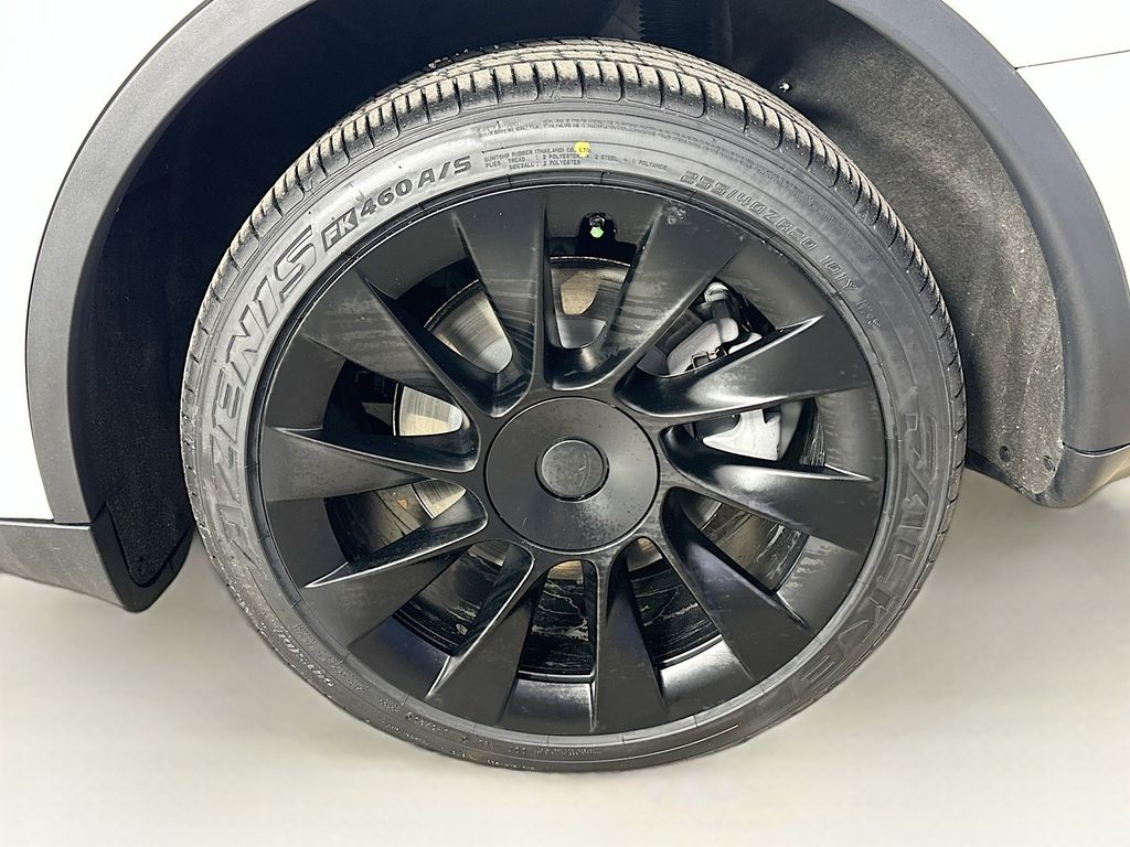 Thumbnail: 2023 Tesla Model Y - 8