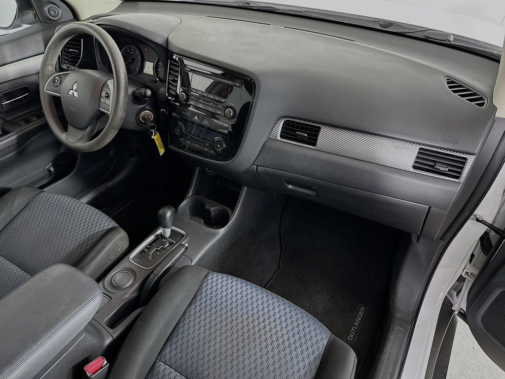Thumbnail: 2014 Mitsubishi Outlander - 14