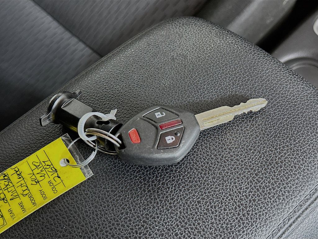 Thumbnail: 2014 Mitsubishi Outlander - 19