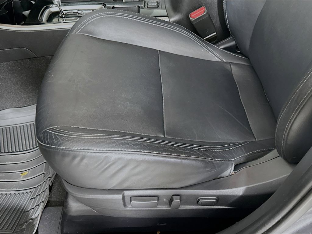 Thumbnail: 2020 Mitsubishi Outlander - 30