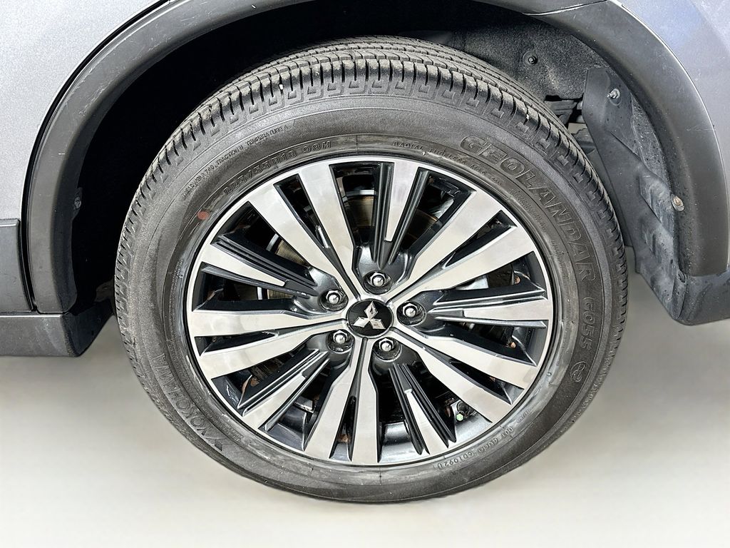 Thumbnail: 2020 Mitsubishi Outlander - 8