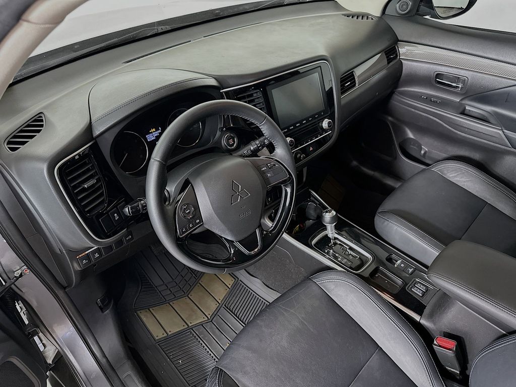 Thumbnail: 2020 Mitsubishi Outlander - 2
