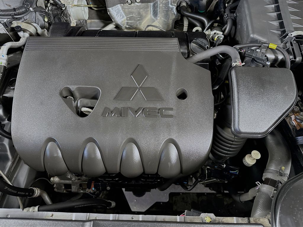 Thumbnail: 2020 Mitsubishi Outlander - 9
