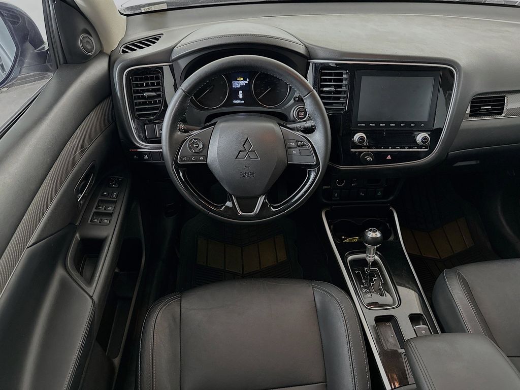 Thumbnail: 2020 Mitsubishi Outlander - 10
