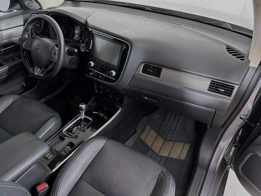 Thumbnail: 2020 Mitsubishi Outlander - 33