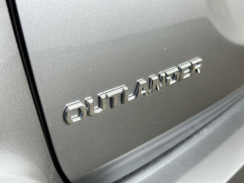 Thumbnail: 2020 Mitsubishi Outlander - 7