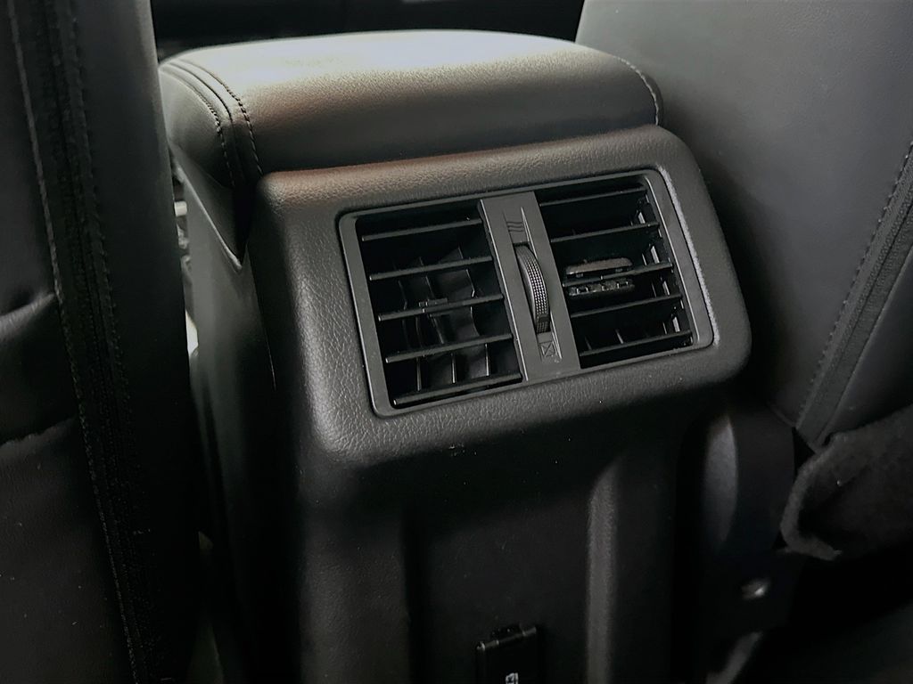 Thumbnail: 2020 Mitsubishi Outlander - 22