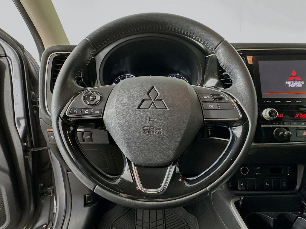 Thumbnail: 2020 Mitsubishi Outlander - 15