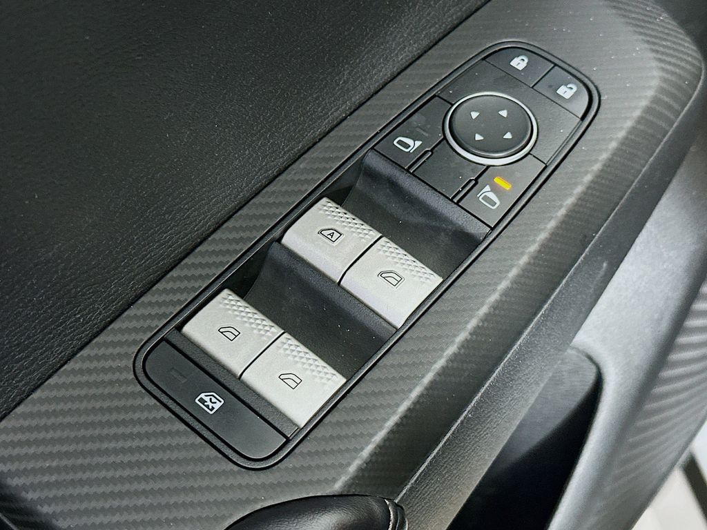 Thumbnail: 2024 Mitsubishi Outlander - 28
