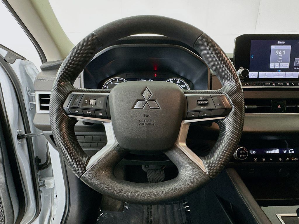 Thumbnail: 2024 Mitsubishi Outlander - 13