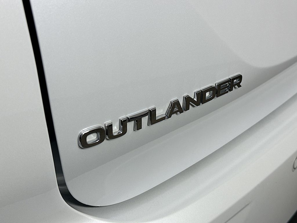 Thumbnail: 2024 Mitsubishi Outlander - 7
