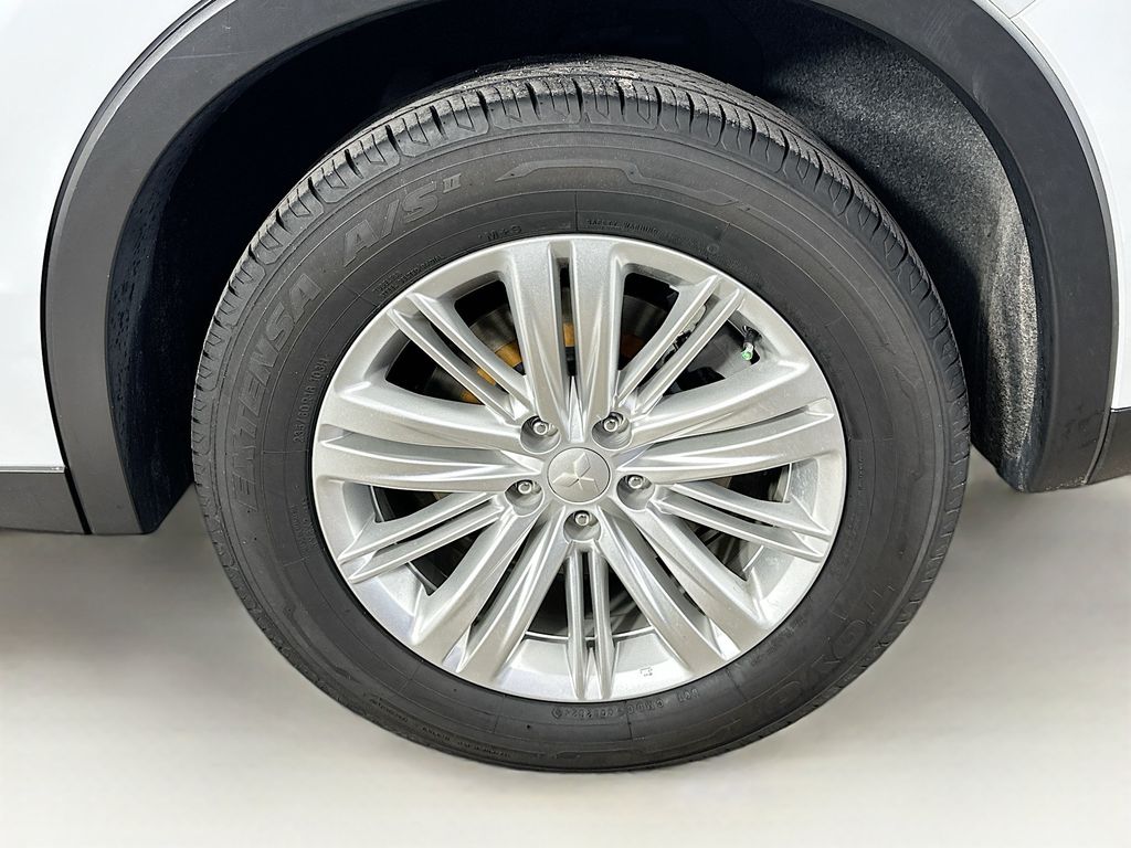 Thumbnail: 2024 Mitsubishi Outlander - 8
