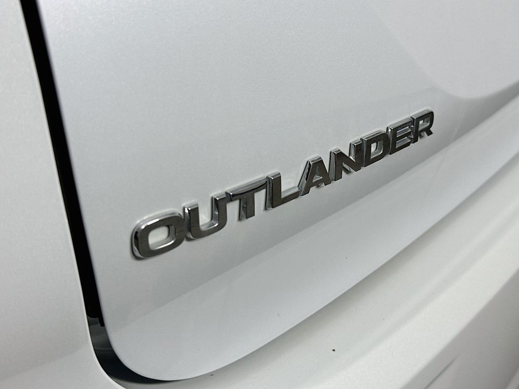 Thumbnail: 2024 Mitsubishi Outlander - 7