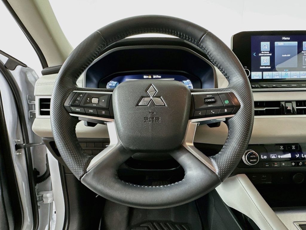 Thumbnail: 2024 Mitsubishi Outlander - 14