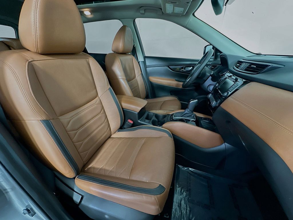 Thumbnail: 2018 Nissan Rogue - 12