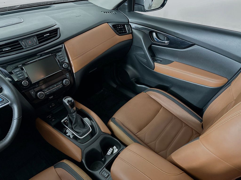 Thumbnail: 2018 Nissan Rogue - 14
