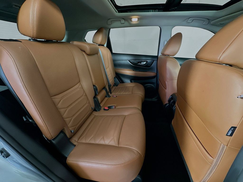 Thumbnail: 2018 Nissan Rogue - 33