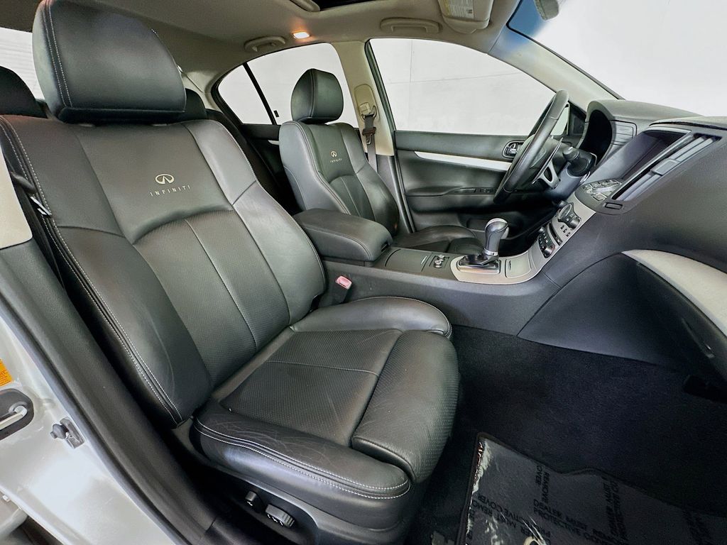 Thumbnail: 2009 INFINITI G37 - 12