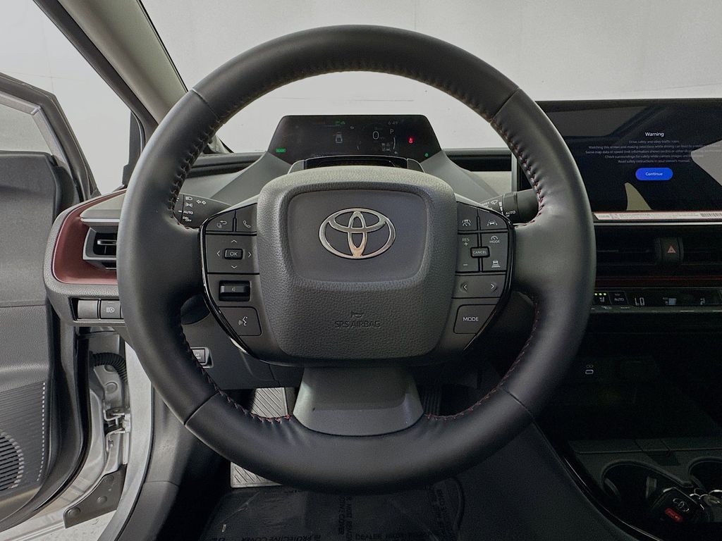 Thumbnail: 2025 Toyota Prius v - 13