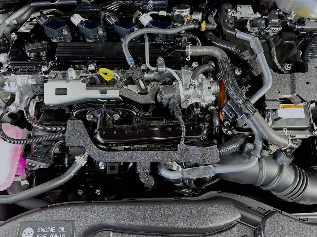 Thumbnail: 2025 Toyota Prius v - 8