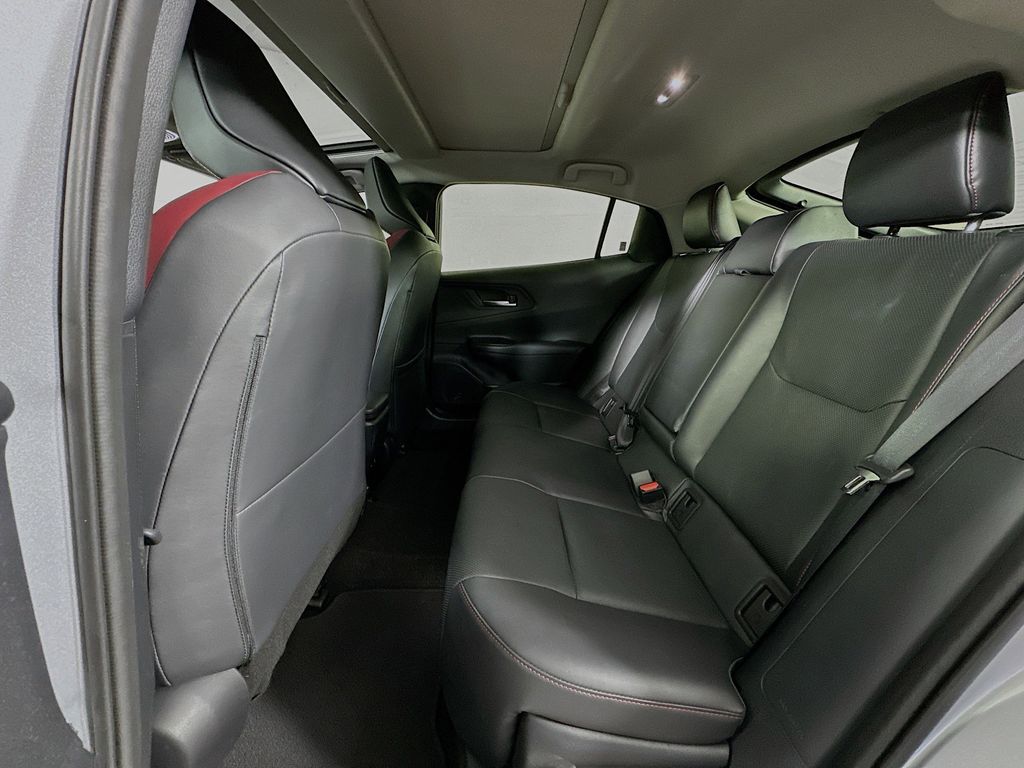Thumbnail: 2025 Toyota Prius v - 12